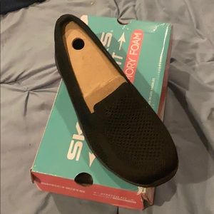 Reggae Fest Skechers flats black 7.5